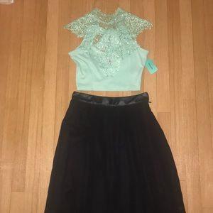 Rhapsodielle mint green lace deep V crop top